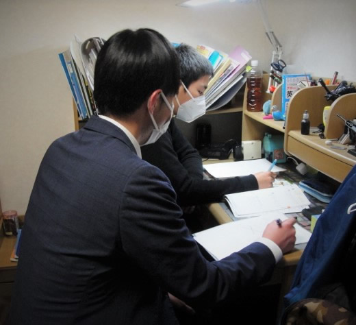 家庭教師の指導の様子